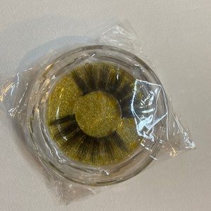 One Pair of Volumized False 22m SHEIN Lashes